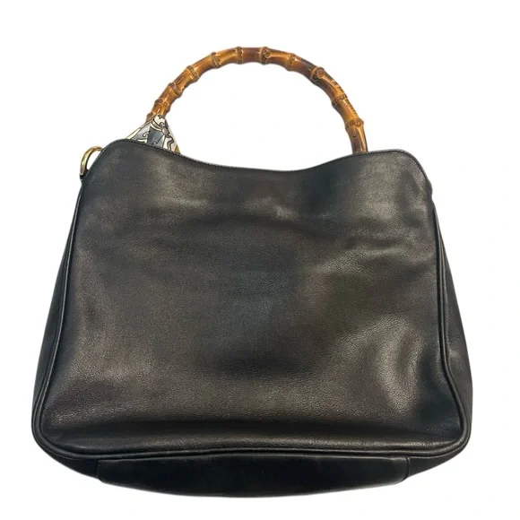 Elegant Black GUCCI Handbag with Bamboo Handle - Picture 2 of 9